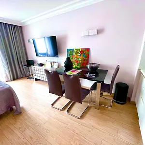 Apartment New - Cosy & In Palais Miramar